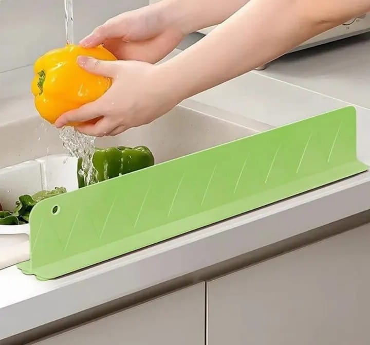 Kitchen Splash Sink Guard – Keep Your Kitchen Clean & Dry